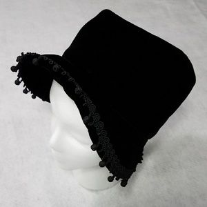 Mr. John Classic Bonnet